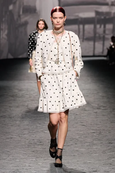 Look 12